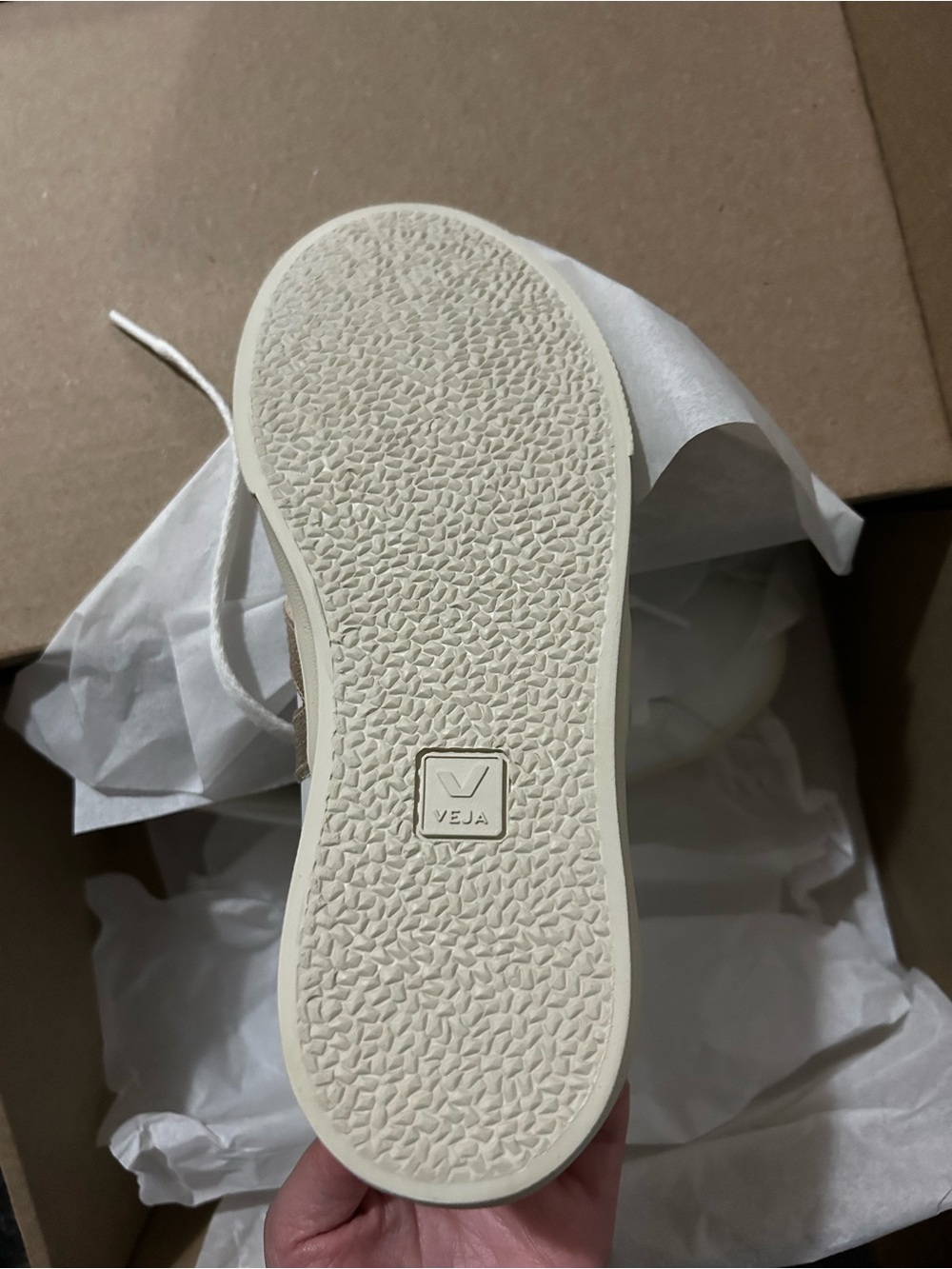 New in box Veja Esplar leather sneakers in white/gold - Picture 8 of 9